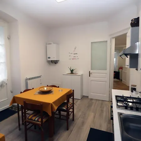 Apartament Vignola 6 *